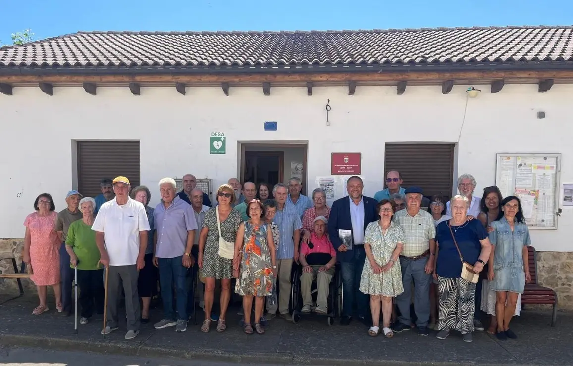 Un filandón rinde homenaje a la escuela rural en La Mata del Curueño.