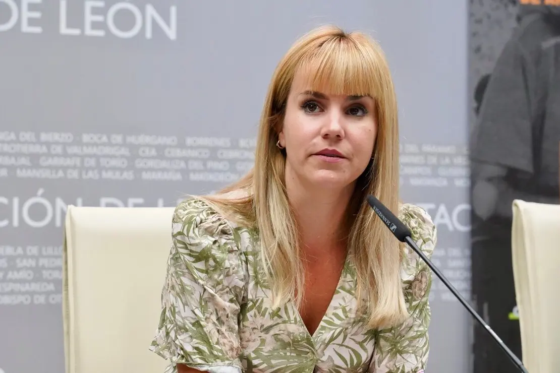 La diputada de Juventud y Deportes, Patricia Martínez, presenta el Trail Solidario ‘Antimio con la ELA’, junto a Roberto Salvadores, de la Junta Vecinal de Antimio de Arriba;; la directora de Comunicación, Marketing y RR.PP. de la Asociación Española de Esclerosis Lateral Amiotrófica, Rosa María García Llorente; y la presidenta de EM León, Lorena López