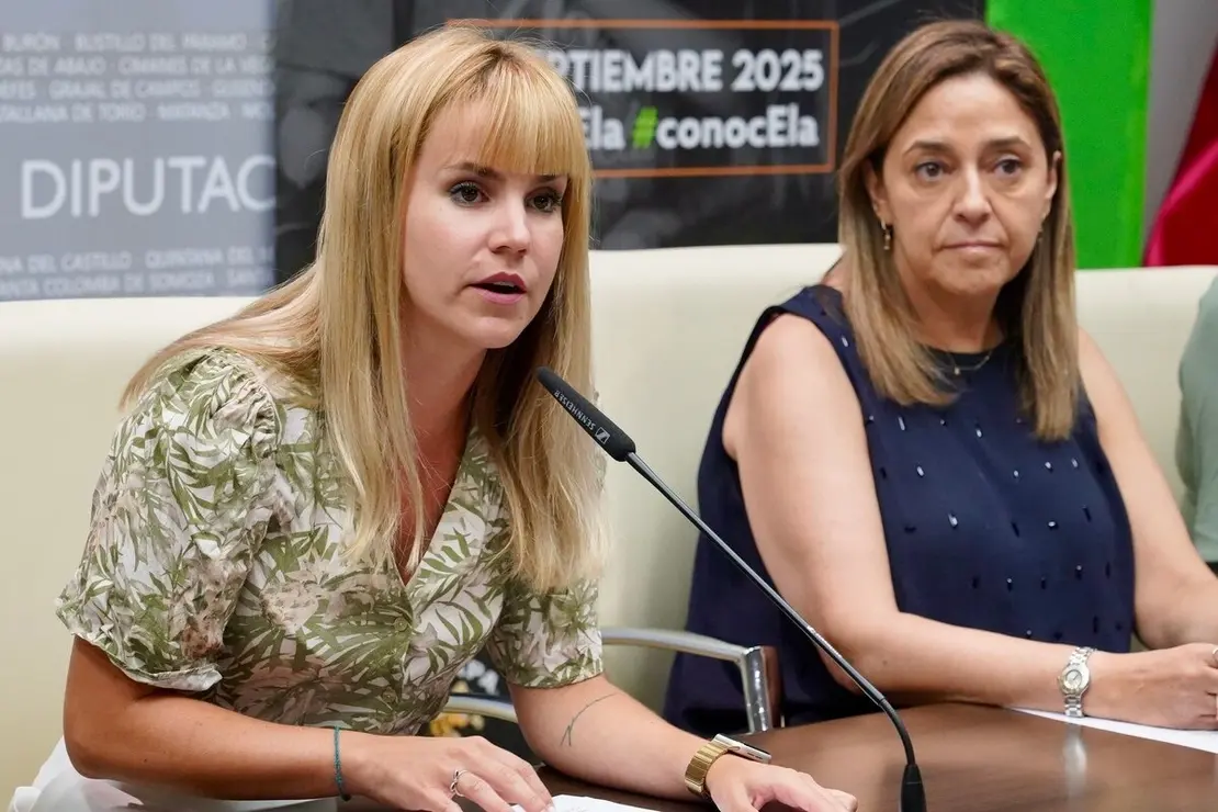 La diputada de Juventud y Deportes, Patricia Martínez, presenta el Trail Solidario ‘Antimio con la ELA’, junto a Roberto Salvadores, de la Junta Vecinal de Antimio de Arriba;; la directora de Comunicación, Marketing y RR.PP. de la Asociación Española de Esclerosis Lateral Amiotrófica, Rosa María García Llorente; y la presidenta de EM León, Lorena López