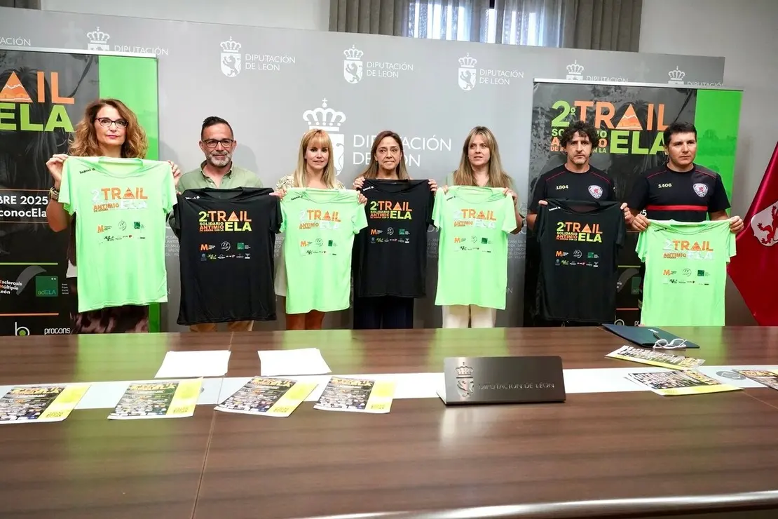 La diputada de Juventud y Deportes, Patricia Martínez, presenta el Trail Solidario ‘Antimio con la ELA’, junto a Roberto Salvadores, de la Junta Vecinal de Antimio de Arriba;; la directora de Comunicación, Marketing y RR.PP. de la Asociación Española de Esclerosis Lateral Amiotrófica, Rosa María García Llorente; y la presidenta de EM León, Lorena López