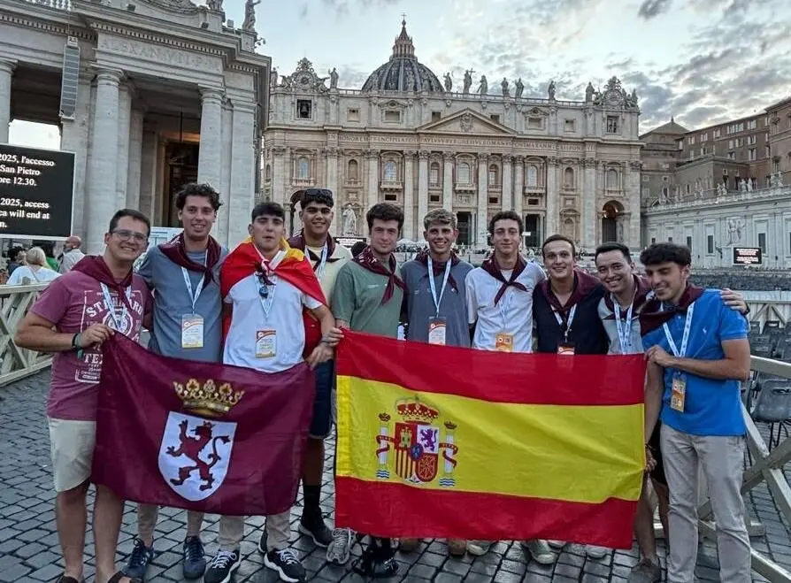 Los peregrinos leoneses se hacen sentir en el Jubileo de los Jóvenes en Roma. Fotos: Cofradía Dulce Nombre de Jesús Nazareno