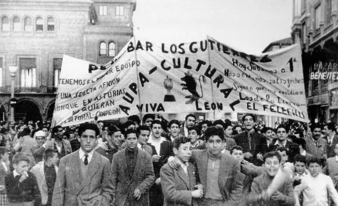 Aficionados recorren León para animar a la Cultural en la lucha por el ascenso.