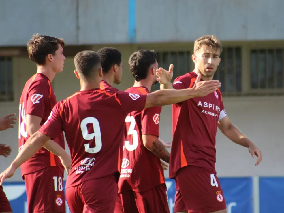 La Cultural Leonesa iguala 2-2 ante el Avilés Industrial con un once lleno de rotaciones tras un exigente doble enfrentamiento en un solo día. Fotos: Isaac Llamazares | CyDLeonesa