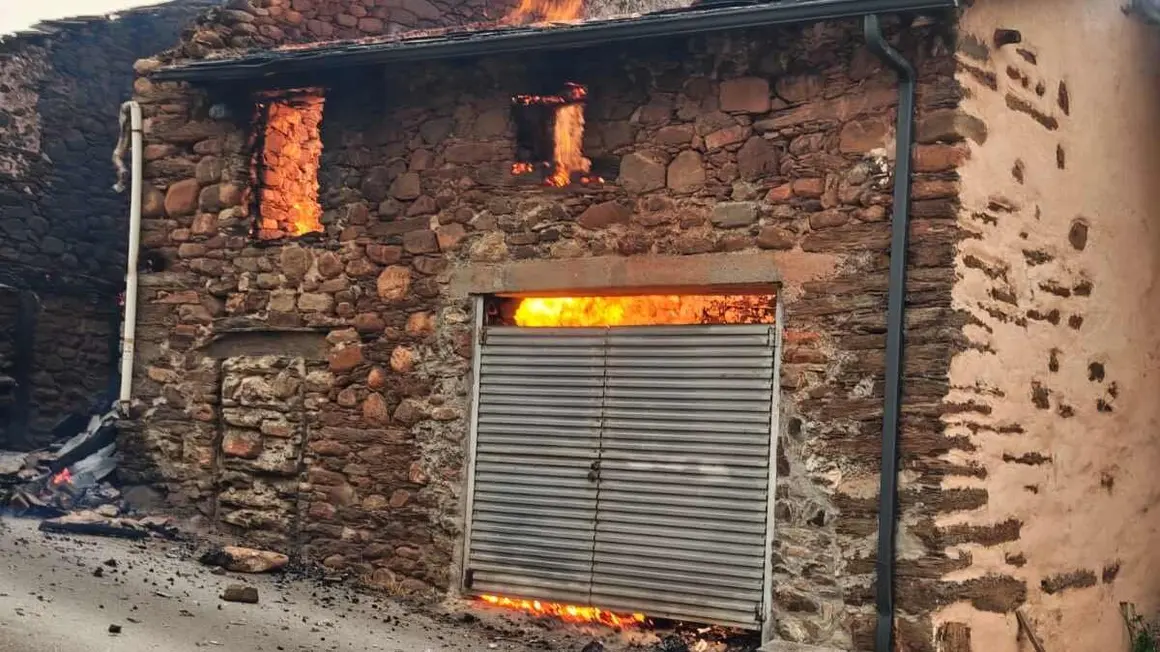 Las Médulas, Patrimonio de la Humanidad, devastadas por el fuego: centenares de castaños centenarios arrasados. El incendio arrasa el emblemático paraje y deja tras de sí un paisaje desolador que enluta a la comunidad local. Fotos de Diputación de León