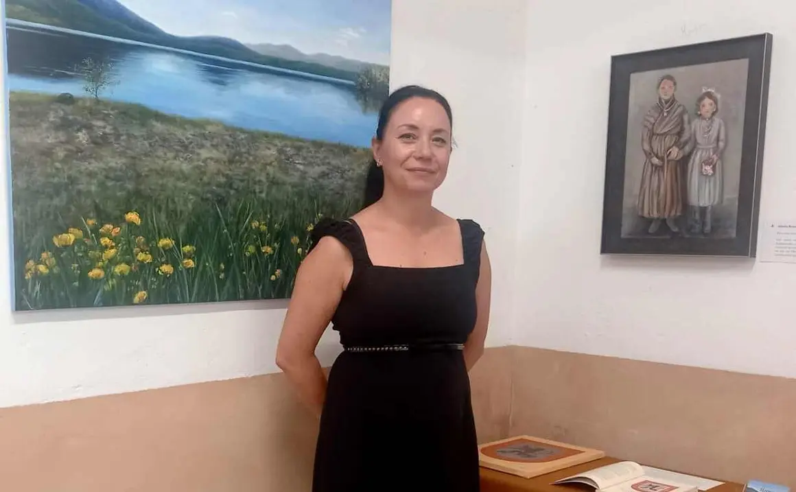 La presente exposición abarca diecinueve obras en variados formatos, lienzos y láminas, óleo y acrílico, pincel y espátula. Multidisciplinar, muestra una especial sensibilidad para la composición y técnica bien consolidada. Hay oficio. Foto: Jesús Ferrero