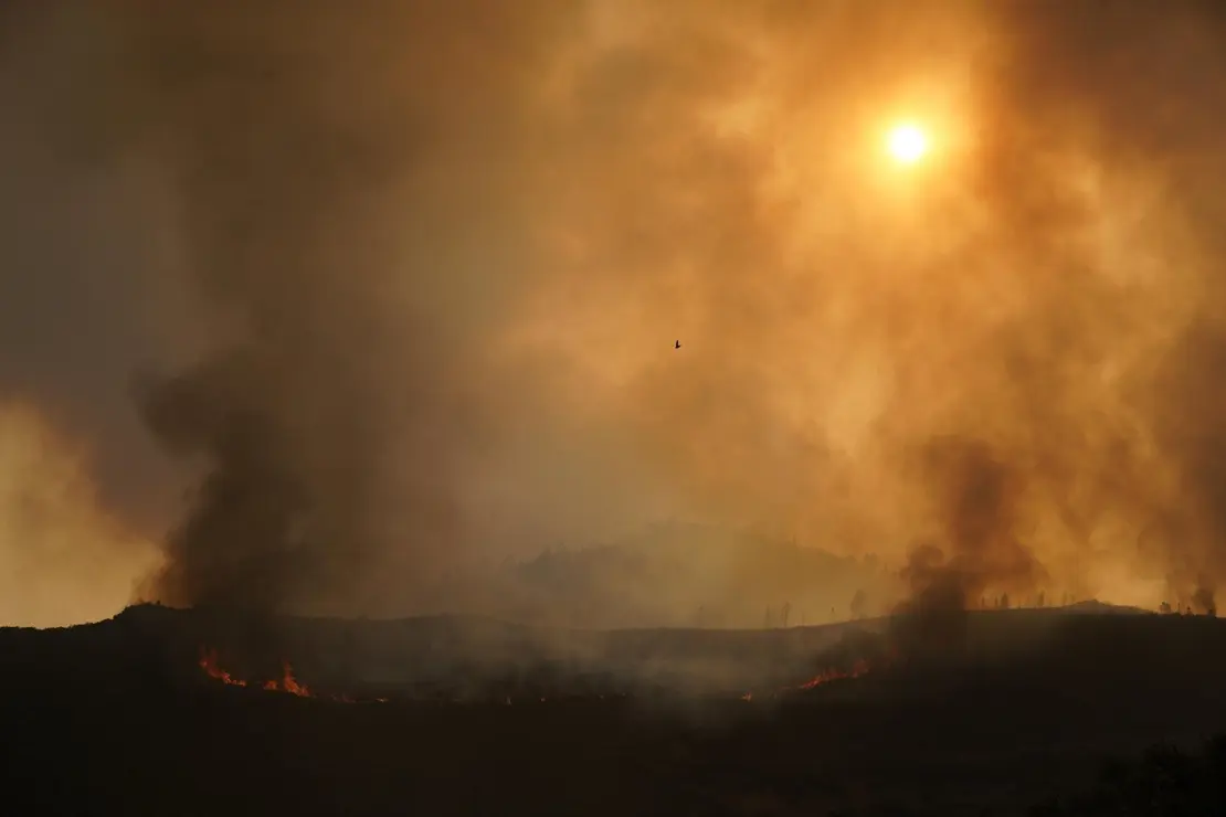 Incendio en la localidad de Paradiña (5)