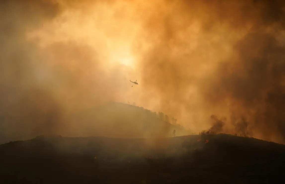 Incendio en la localidad de Paradiña (11)