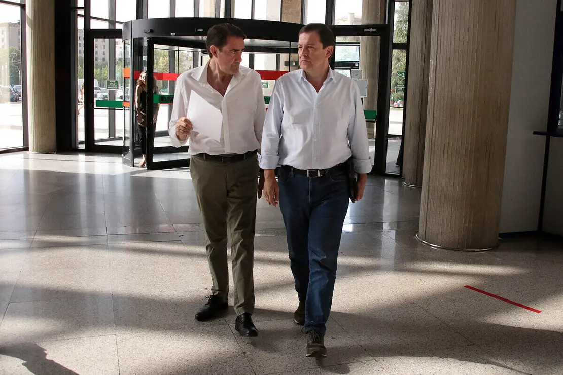 El presidente Alfonso Fernández Mañueco, ha respaldado personalmente la gestión de Suárez-Quiñones al frente de los incendios.