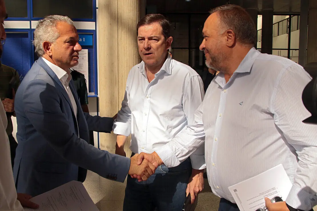 El presidente Alfonso Fernández Mañueco, asiste a la reunión del CECOPI acompañado por el consejero de Medio Ambiente, Juan Carlos Suárez Quiñones, el delegado del Gobierno, Nicanor Sen y el presidente de la Diputación, Gerardo Álvarez Courel