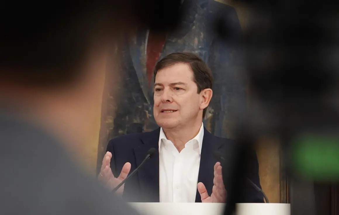 El presidente de la Junta de Castilla y León, Alfonso Fernández Mañueco, se reúne con miembros del Ejecutivo autonómico para avanzar en las actuaciones de reconstrucción de las zonas afectadas por los incendios forestales en la Comunidad. Foto: Rubén Cacho