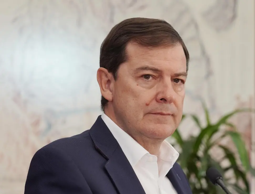 El presidente de la Junta de Castilla y León, Alfonso Fernández Mañueco, se reúne con miembros del Ejecutivo autonómico para avanzar en las actuaciones de reconstrucción de las zonas afectadas por los incendios forestales en la Comunidad. Foto: Rubén Cacho