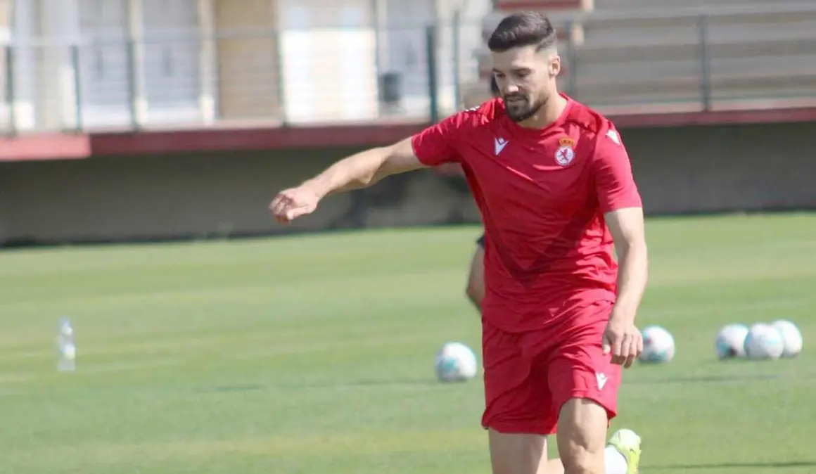 La Cultural finaliza la semana de entrenamientos con la mirada puesta en el encuentro ante el Burgos en El Plantío este viernes (21:30 horas). Fotos: CyDLeonesa