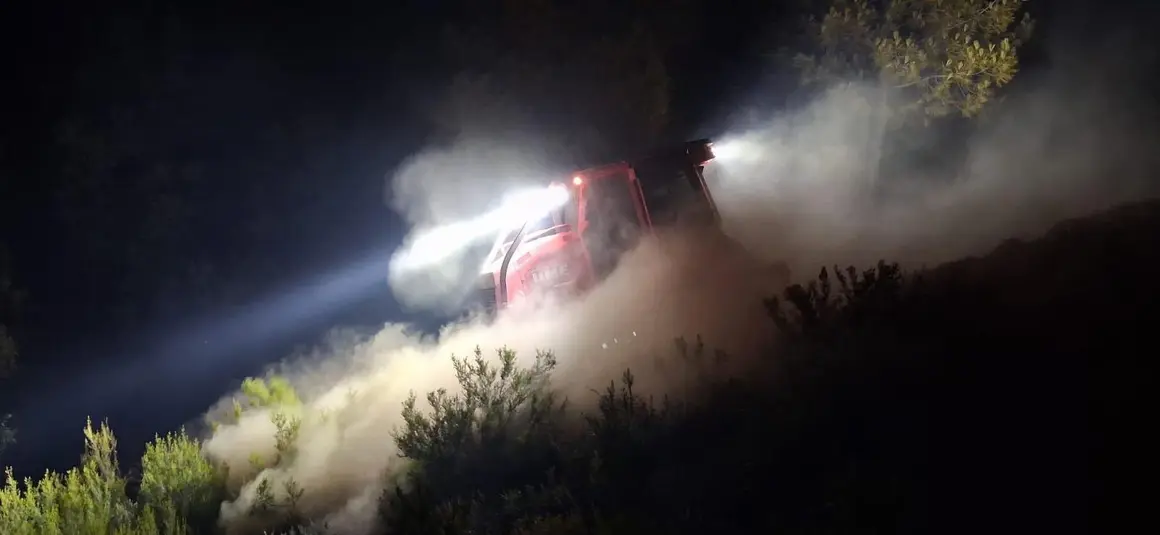 La UME durante su intervención en el incendio de Barniedo, en Boca de Huérgano. Foto: UME