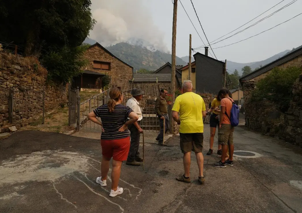 Incendio en Salientes (León). Foto: César Hornija