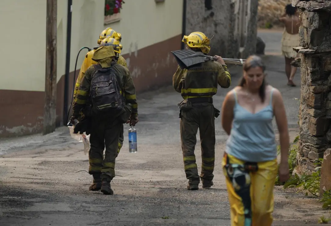 Incendio en Salientes (León). Foto: César Hornija