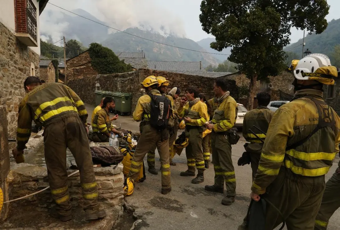 Incendio en Salientes (León). Foto: César Hornija