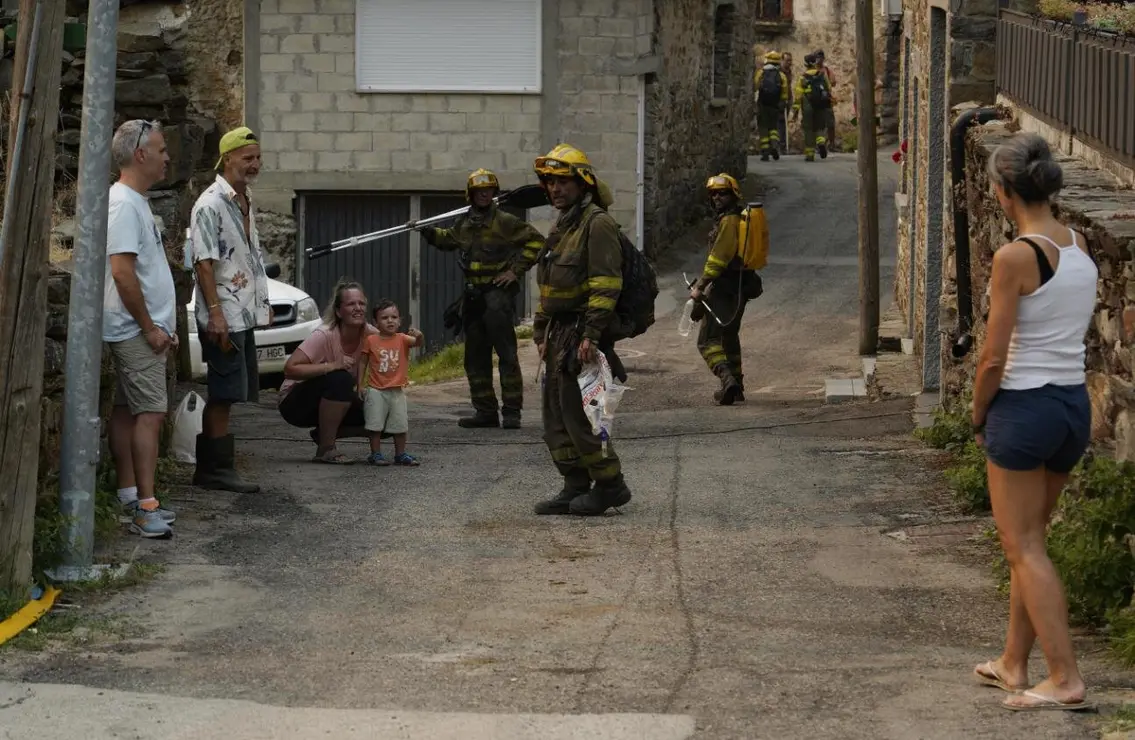 Incendio en Salientes (León). Foto: César Hornija
