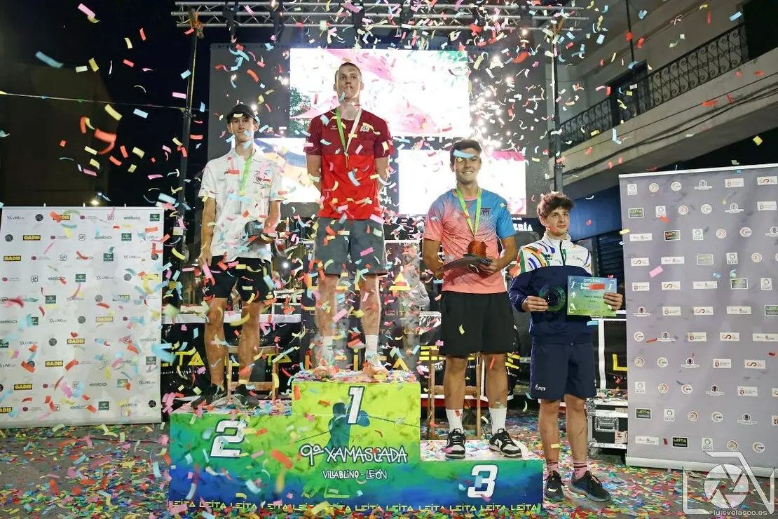 1755308076302_20250815_6_Emtrega_Trofeos (20)