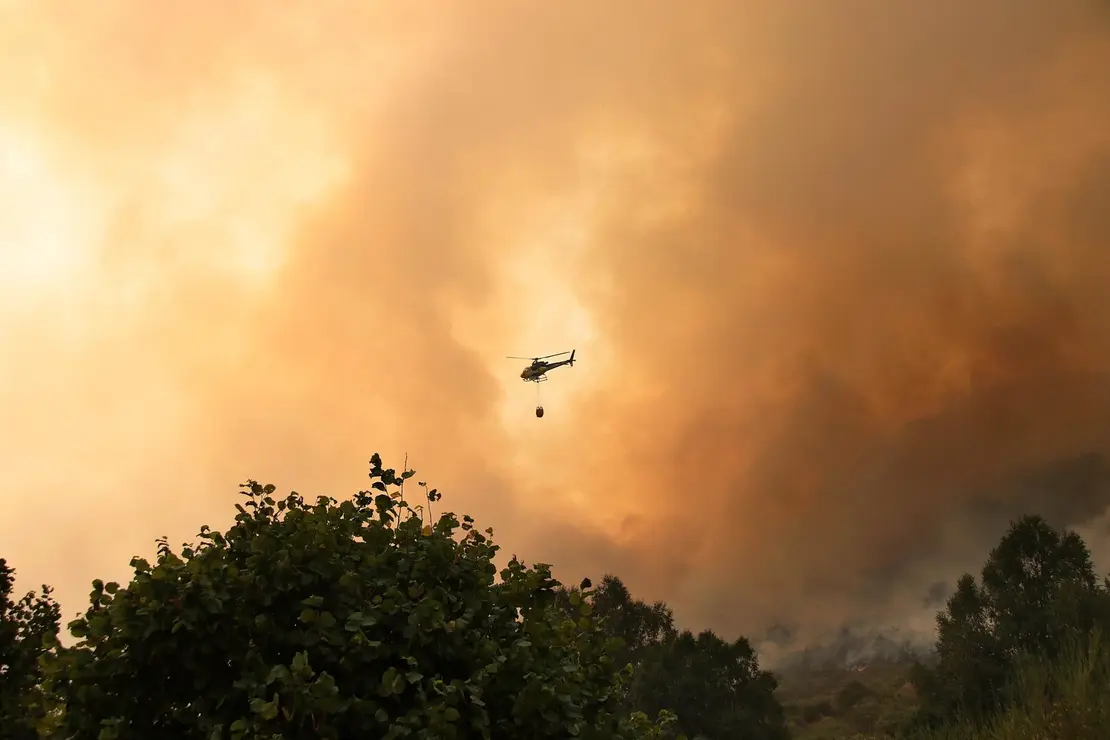 Imágenes de los incendios en Fasgar y Boca de Huérgano. Fotografías de Peio García y Mirian Chacón (1).1