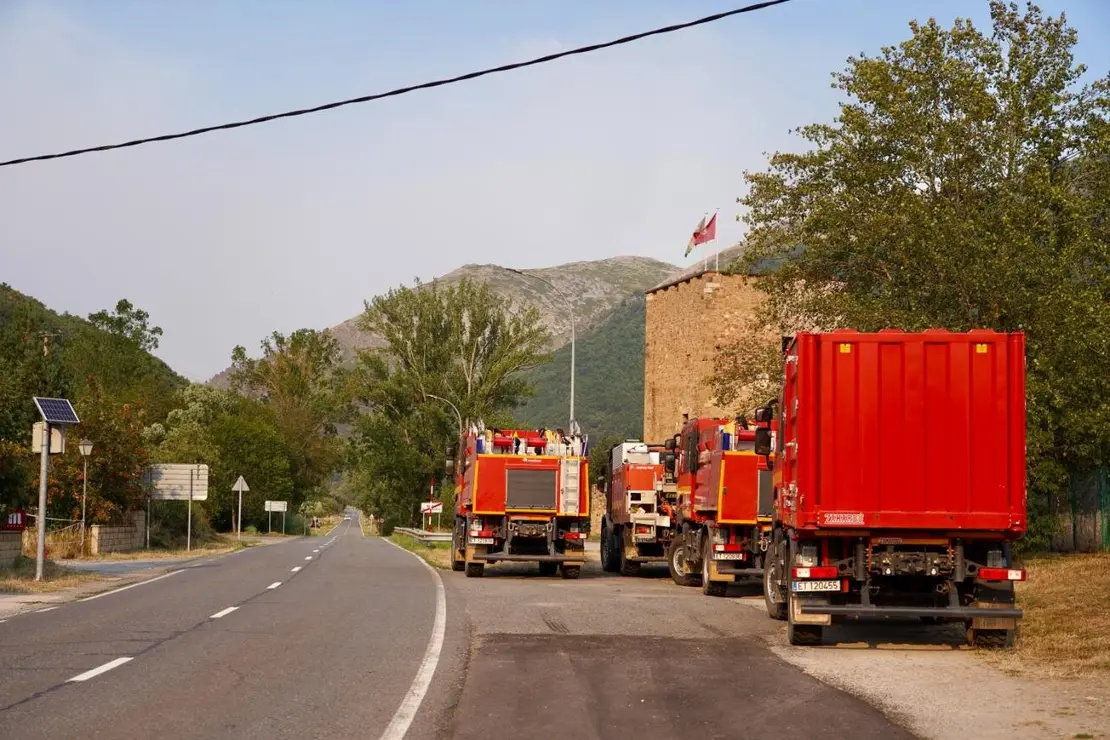 Imágenes de los incendios en Fasgar y Boca de Huérgano. Fotografías de Peio García y Mirian Chacón (1)