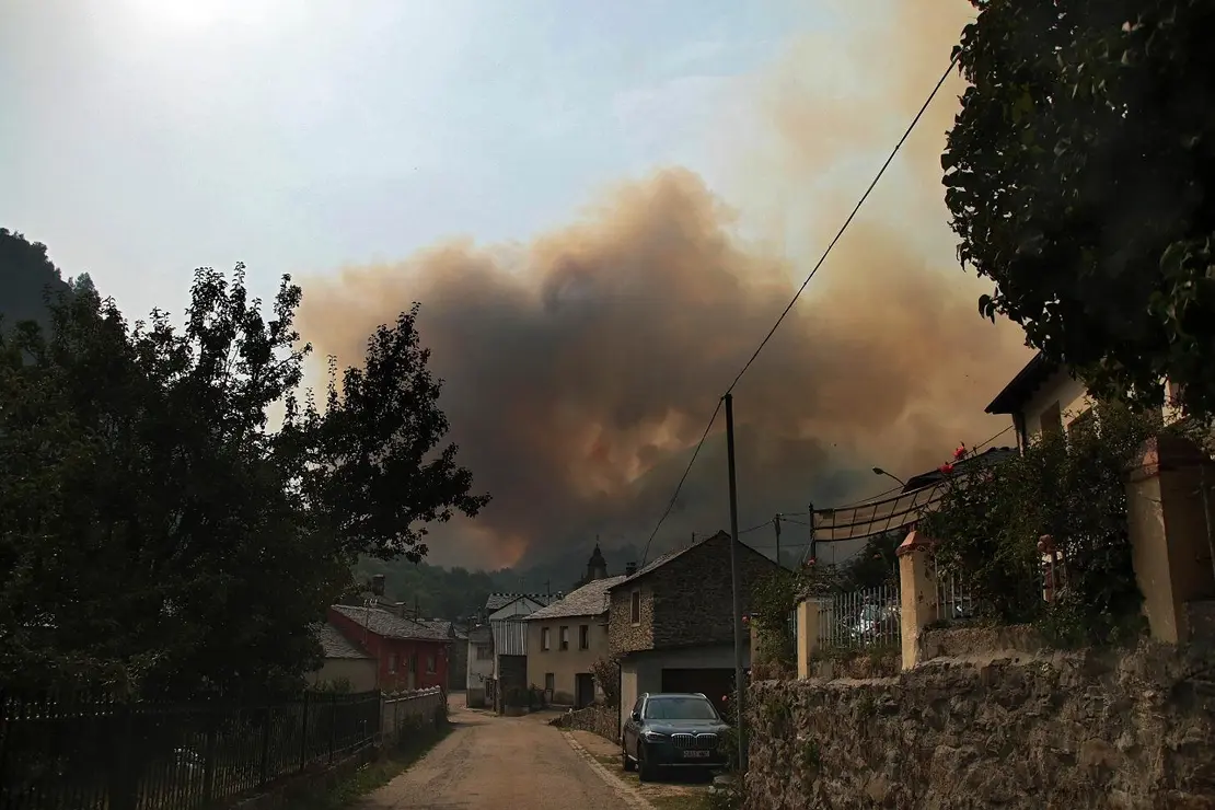 Imágenes de los incendios en Fasgar y Boca de Huérgano. Fotografías de Peio García y Mirian Chacón (3).1