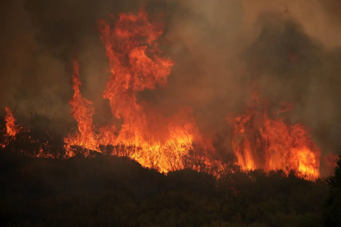 Imágenes de los incendios en Fasgar y Boca de Huérgano. Fotografías de Peio García y Mirian Chacón
