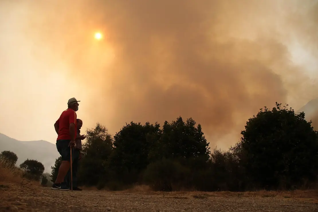 Imágenes de los incendios en Fasgar y Boca de Huérgano. Fotografías de Peio García y Mirian Chacón