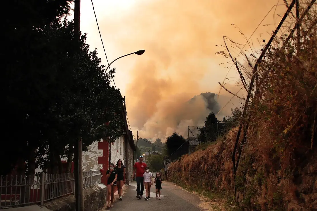 Imágenes de los incendios en Fasgar y Boca de Huérgano. Fotografías de Peio García y Mirian Chacón (14).1