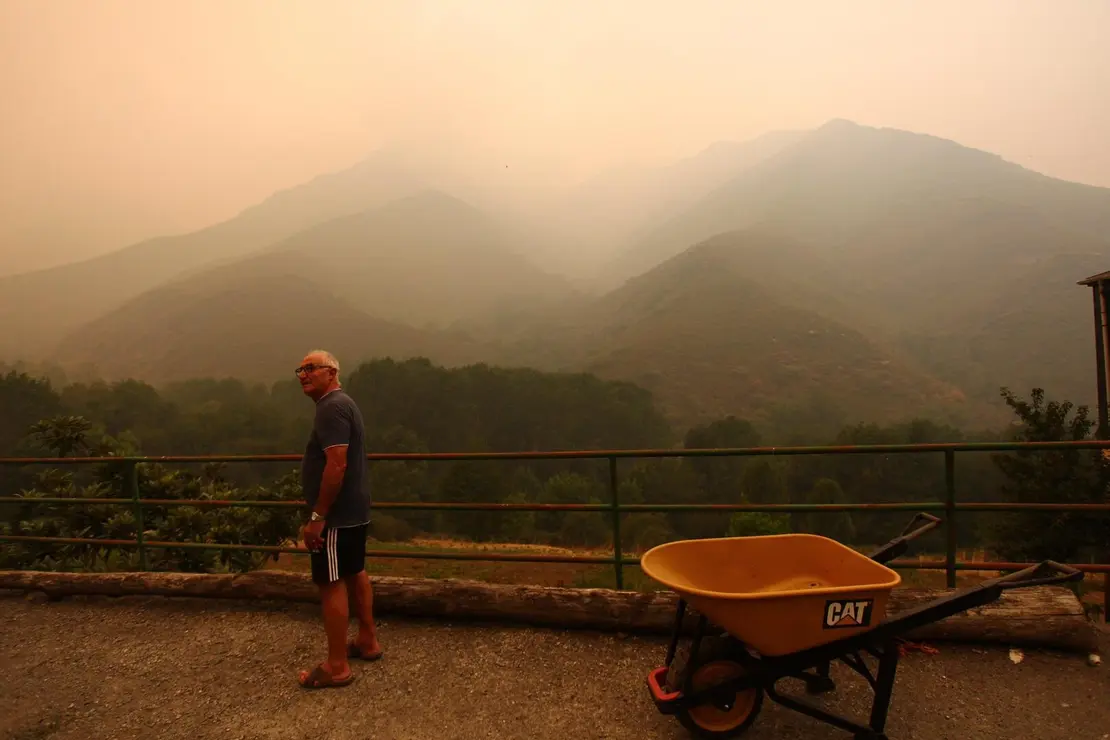 Desalojo de los vecinos de Lusio (León), por el incendio que avanza sin descanso. Fotos César Hornija (2)