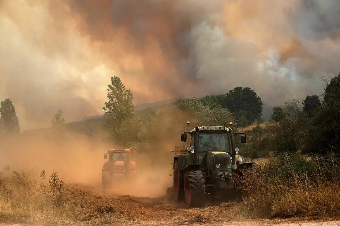 El incendio de Almanza amenaza varias pedanías. Foto: Peio García