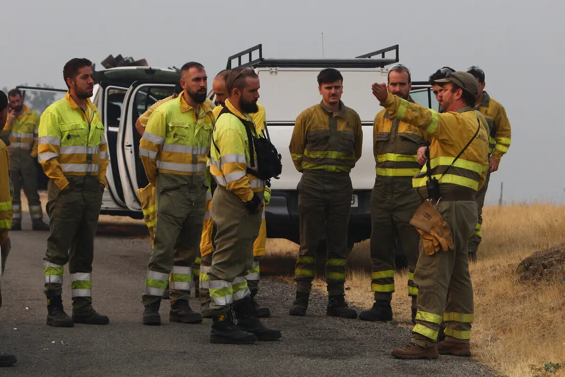 Cuadrillas desplazadas a San Cristóbal de Valdueza (León), para el incendio que afecta a varias pedanías de Ponferrada