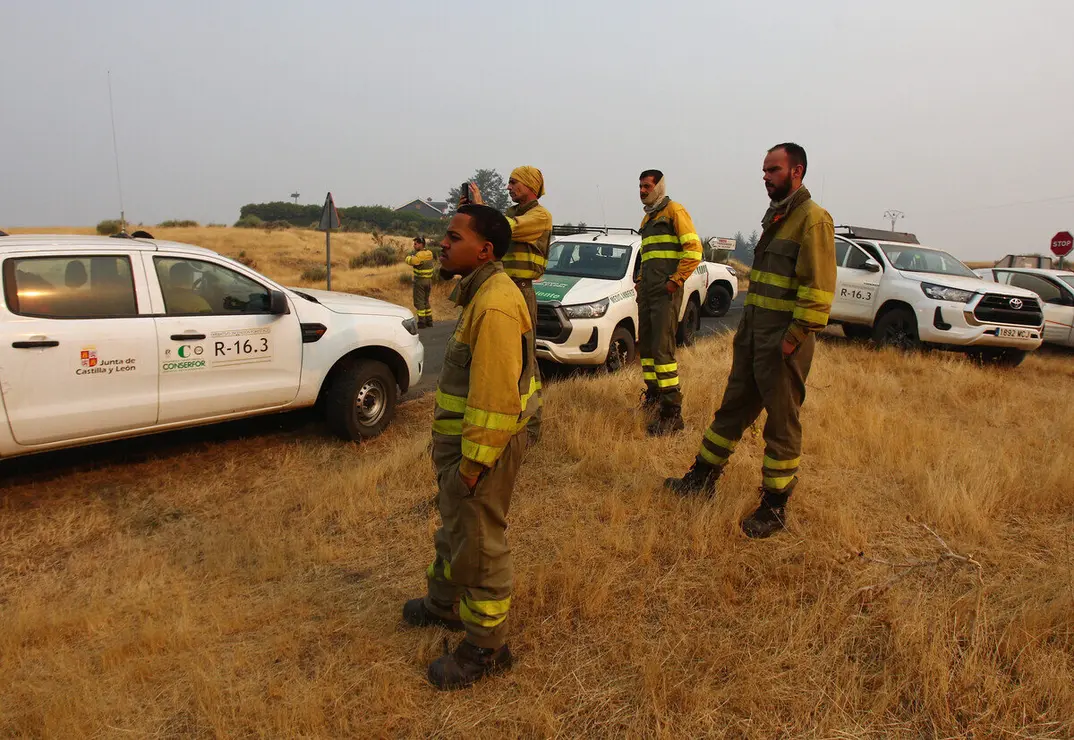 Cuadrillas desplazadas a San Cristóbal de Valdueza (León), para el incendio que afecta a varias pedanías de Ponferrada