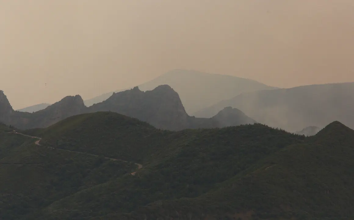 Incendio proveniente de Orense se acerca al municipio de Corullón (León)
