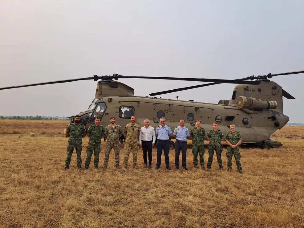 Dos helic&oacute;pteros Chinook llegan a la base a&eacute;rea Virgen del Camino (Le&oacute;n) para participar en el dispositivo de extinci&oacute;n de incendios