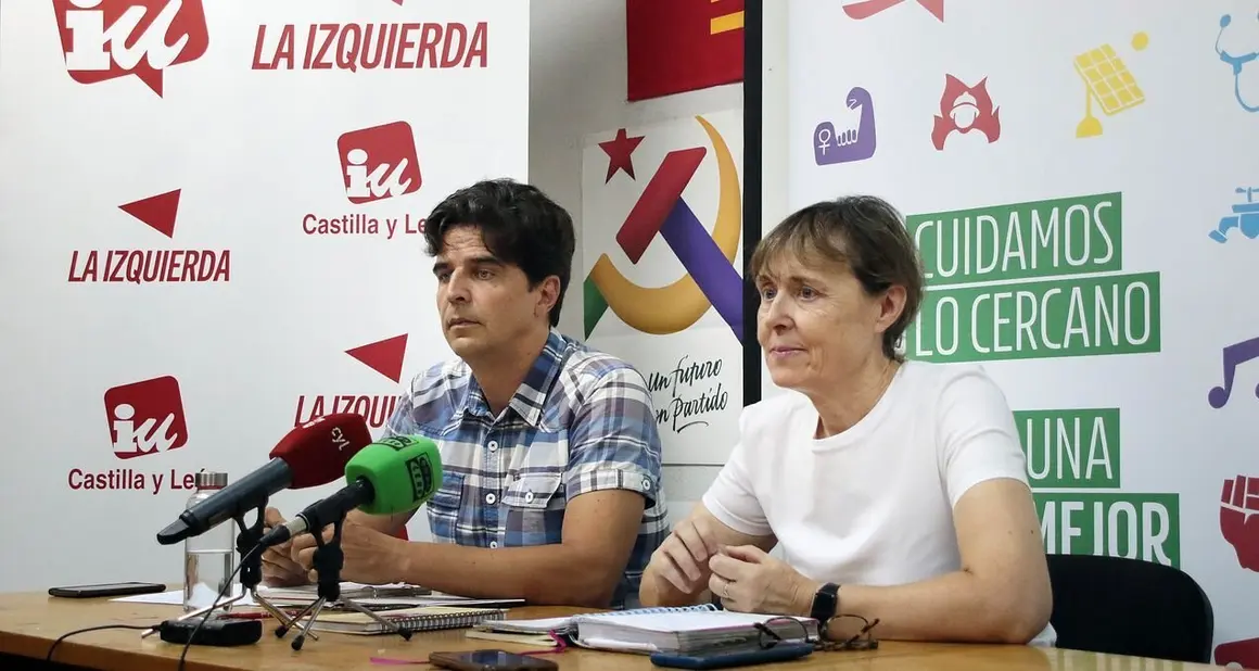 El coordinador de Izquierda Unida en Castilla y León, Juan Gascón, visita León con motivo de la grave ola de incendios que recorre la Comunidad