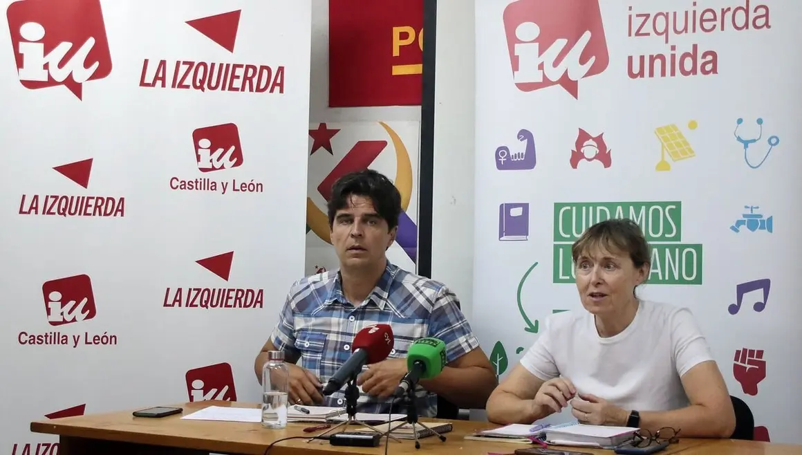El coordinador de Izquierda Unida en Castilla y León, Juan Gascón, visita León con motivo de la grave ola de incendios que recorre la Comunidad
