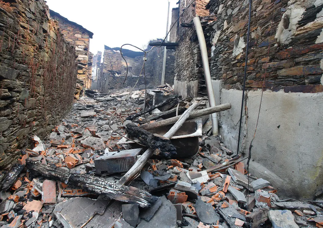 El pueblo de Lusio (León), arrasado por el fuego