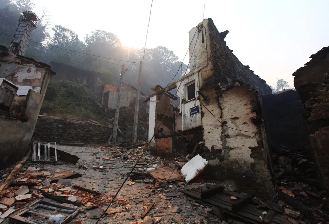 El pueblo de Lusio (León), arrasado por el fuego