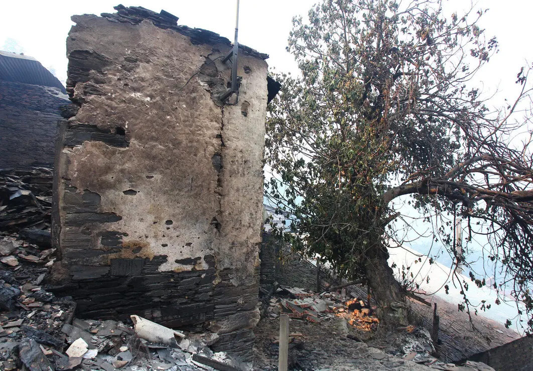 El pueblo de Lusio (León), arrasado por el fuego