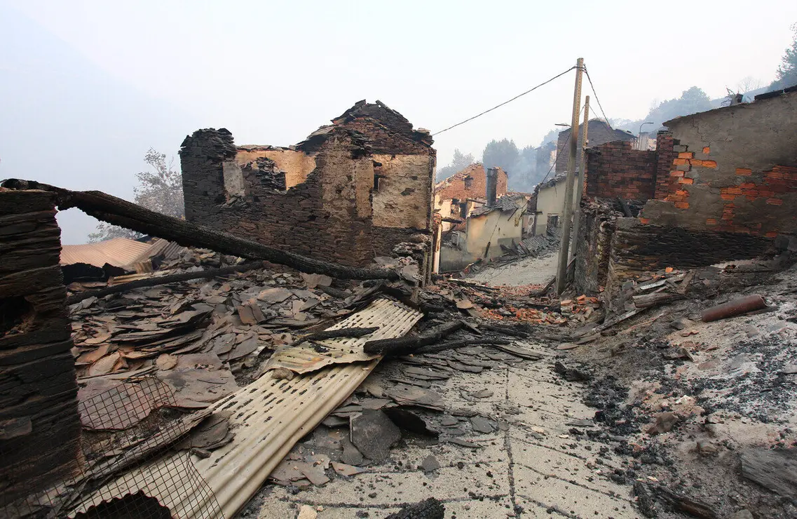 El pueblo de Lusio (León), arrasado por el fuego