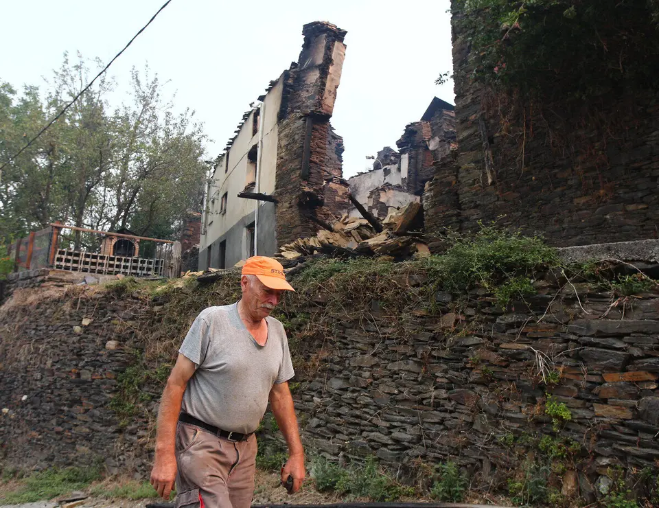 El pueblo de Lusio (León), arrasado por el fuego