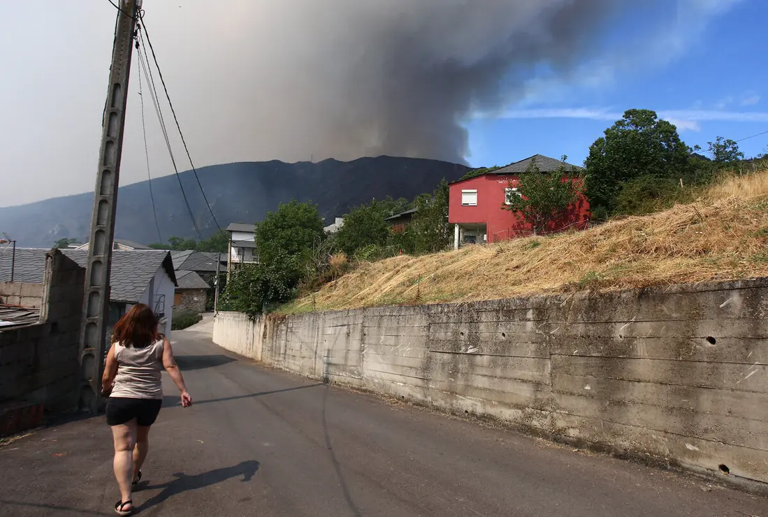 Incendio en el municipio de Oencia (León)