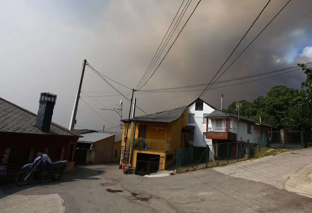 Incendio en el municipio de Oencia (León)