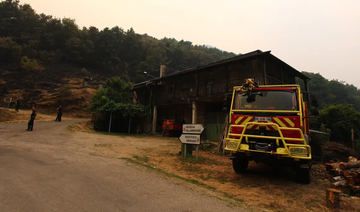 Incendio en el municipio de Oencia (León)