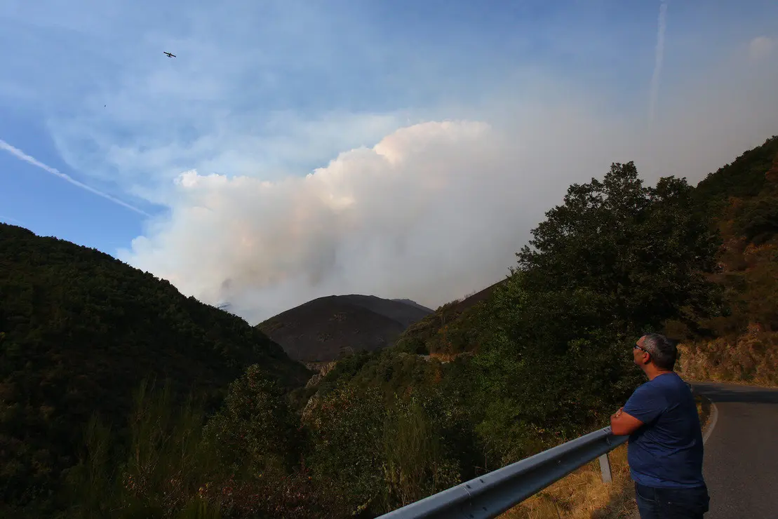 El incendio de Anllares (León), que afecta al Valle de Fornela