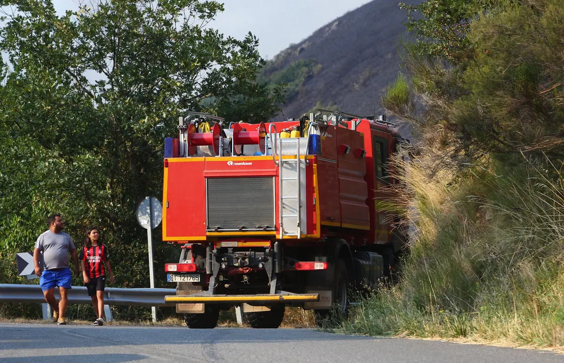 El incendio de Anllares (León), que afecta al Valle de Fornela