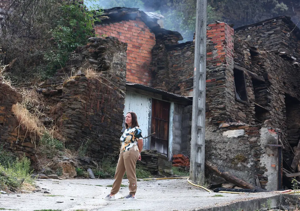Efectos del incendio que ha afectado al municipio de Oencia (León)