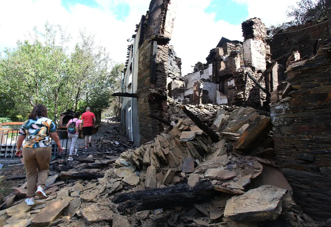 Efectos del incendio que ha afectado al municipio de Oencia (León).