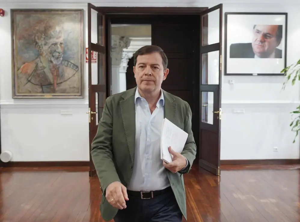 El presidente de la Junta de Castilla y León, Alfonso Fernández Mañueco, informa sobre las medidas de recuperación para las zonas afectadas por los incendios forestales aprobadas en Consejo de Gobierno extraordinario.