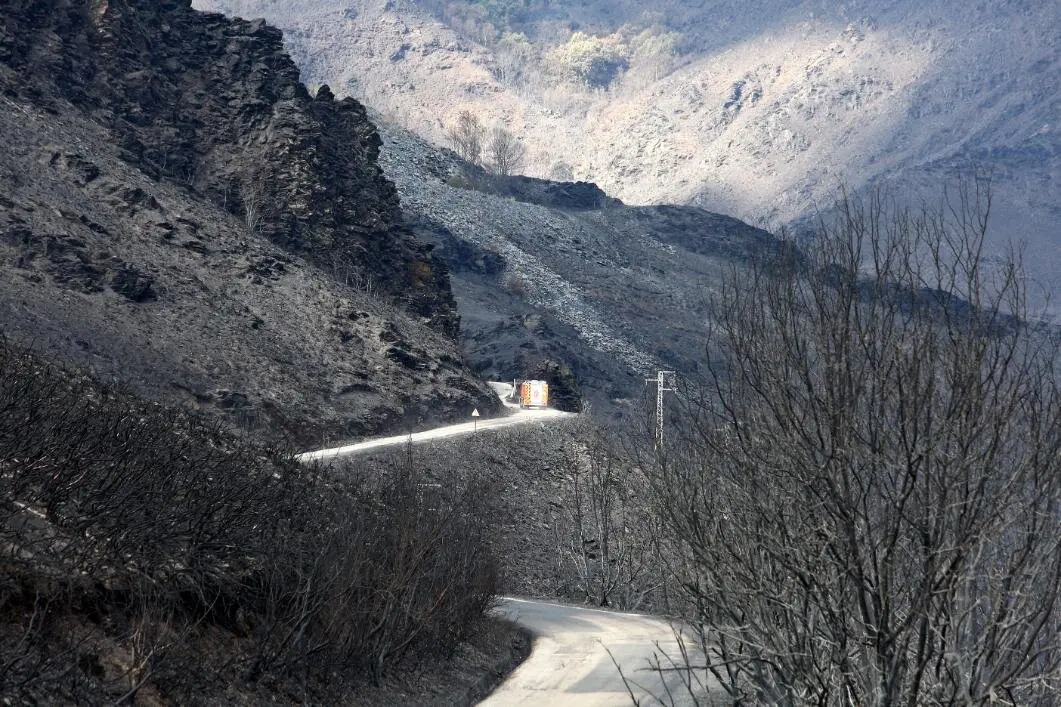 Imagen de Oencia durante los incendios de los últimos días. Foto: César Hornaja